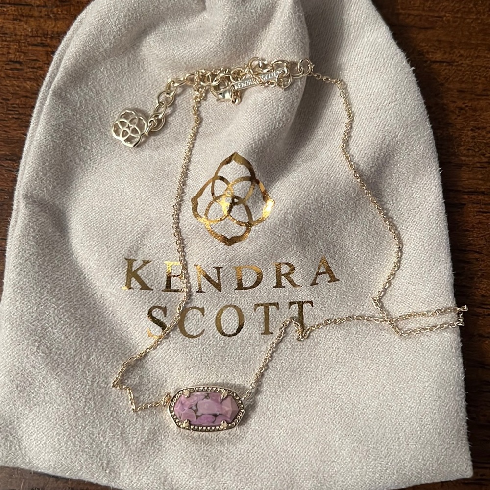 Kendra Scott necklace